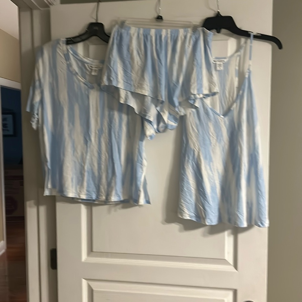 Athleta pajama set with vneck shirt, tank top and shorts size small